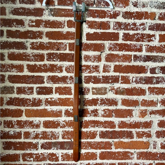 Vintage The Ritz genuine leather belt with silver buckle and detailing - Picture 4 of 8